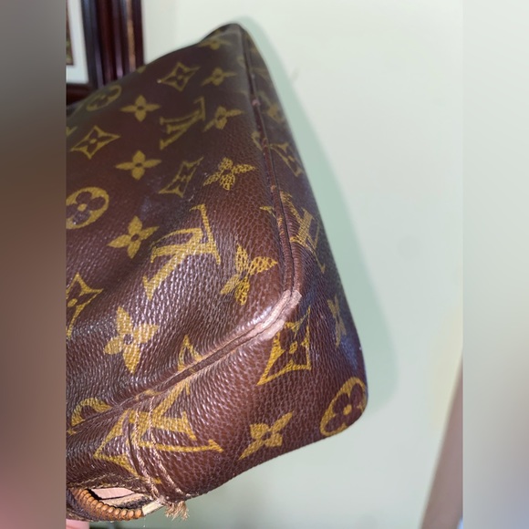 Louis Vuitton Cosmetic Pouch - Picture 5 of 6